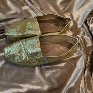Toms brand slip on gold sparkle flat size 9.5